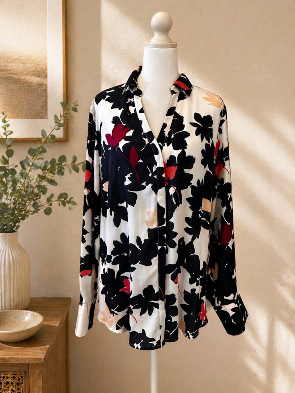 Liz Claiborne Black & White Floral Button-Down with Red Accents